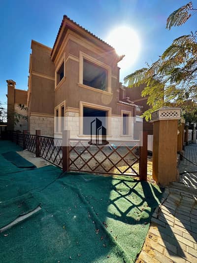 Corner townhouse for sale in installments in La Nuova Vista, Fifth Settlement