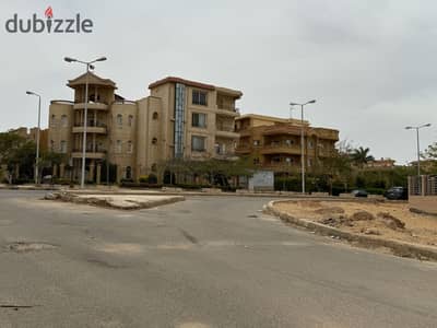 For sale, an apartment of 225 sqm in the first neighborhood, East / third number from Youth Road / receiving half finishing / ground floor with garden 200U m