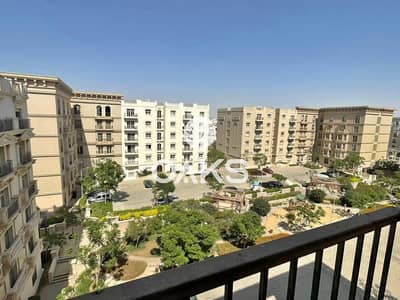 شقة متشطبة  للبيع داخل كومباوند هايد بارك في التجمع الخامس بالقرب من الجامعة الامريكية