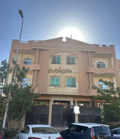 شقة ٤ غرف+روف أمامي دور ثالث  بالنرجس ٦ ڤيلات متشطب ومتصالح