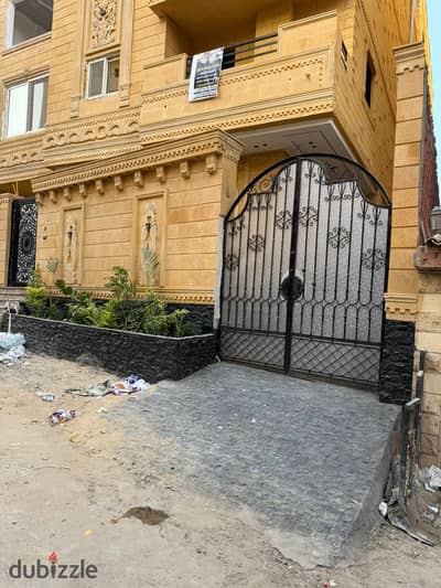 فيلا واجهة للبيع بحدائق الاهرام موقع ممتاز 250 م دقائق من اى بوابة وشارع الجيش | مجدى سليم للتطوير العقارى