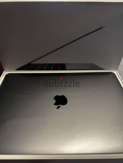 MacBook Pro 2017 13 inch excellent condition