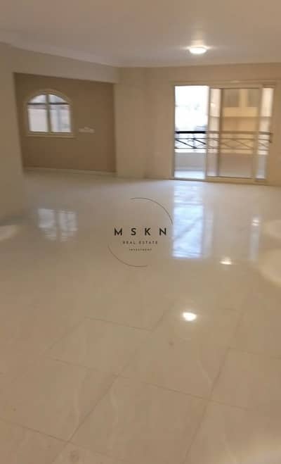 شقة للإيجار قانون في القرنفل 6 فيلات 240م - التجمع الأول