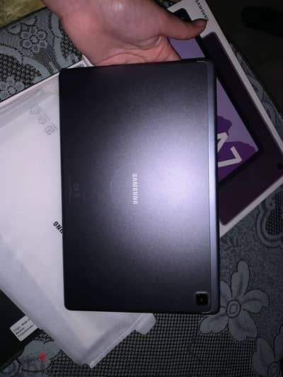 تابلت سامسونج Galaxy Tab A7 للبيع (بحالة كسر زيرو) معاه العلبه بتاعه