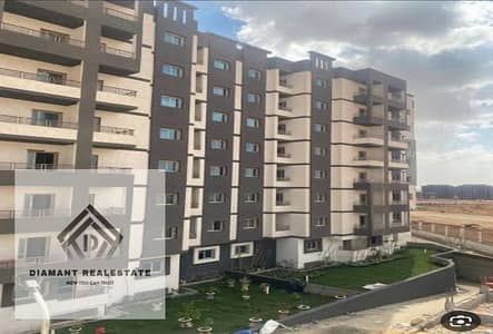 دوبلكس 5غرف استلام فوري جاهز علي السكن بمقدم 880,000 فقط وبالتقسيط علي 10 سنين بجوار الجامعه البريطانيه وحي السفارات كمبوند مبني بالكامل
