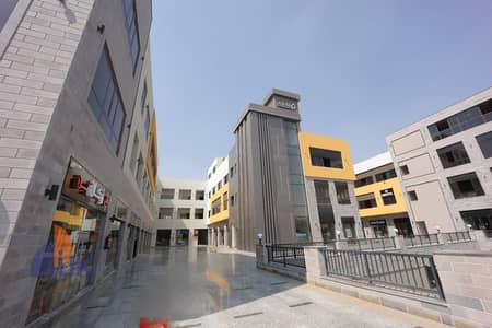 محل تجارى للبيع استلام فورى متأجر شهريا ب 57.400 أمام المدرسة اليابانية سور x سور مع بنك القاهرة فى قلب مدينه الشروق Al Shorouk City