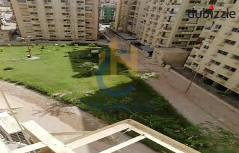 شقة للبيع في كمبوند دارنا بموقع مميز على الدائري 3 غرف نوم و2 حمام
