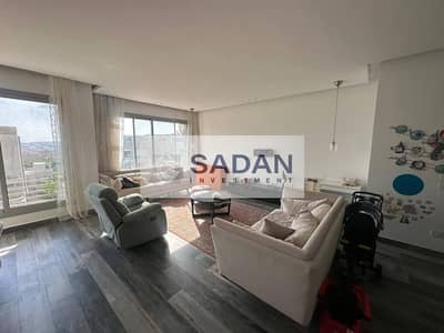 بنتهاوس للبيع متشطب بالتكييفات استلام فوري بخصم 30 % في التجمع الخامس في الجولدن سكوير علي التسعين الشمالي مباشرة                                    .