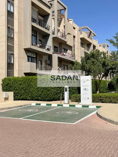 بنتهاوس للبيع متشطب بالتكييفات استلام فوري بخصم 30 % في التجمع الخامس في الجولدن سكوير علي التسعين الشمالي مباشرة                                    .