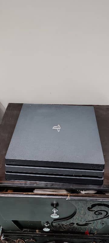 PS4 pro 1 TB 1