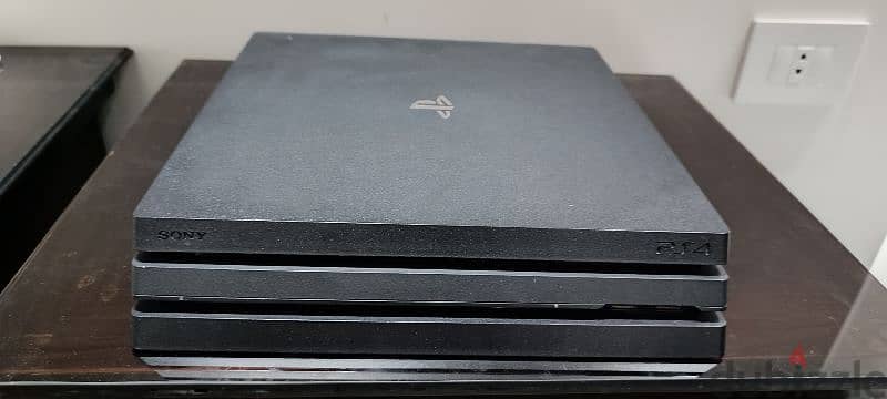 PS4 pro 1 TB 2