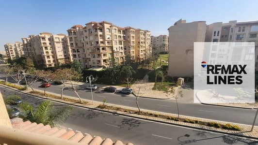 شقة للإيجار في مدينتي B3 فيو جاردن موقع مميز جدًا خطوات للخدمات أول بارك للمسجد تشطيبات كاملة