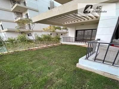 Apartment with garden Dp & installments fully finished & fully Furnished  very prime location  in Al Marasem Fifth Square Fifth Settlement New Cairo