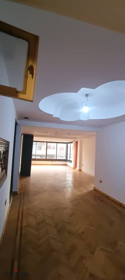 Apartment for rent at a great price and finish near the Girls' College Metro, Golf Ground