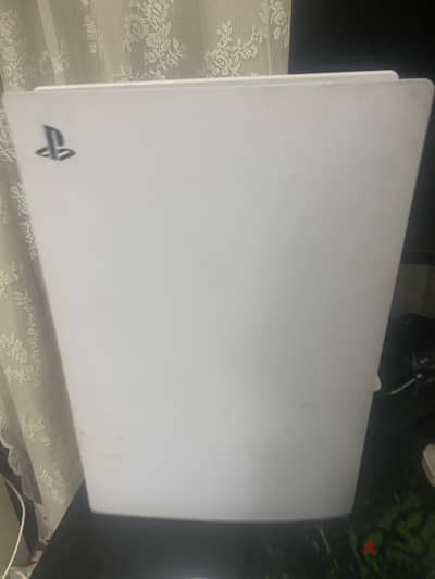 Ps5 comes with ps5 controller both in excellent condition