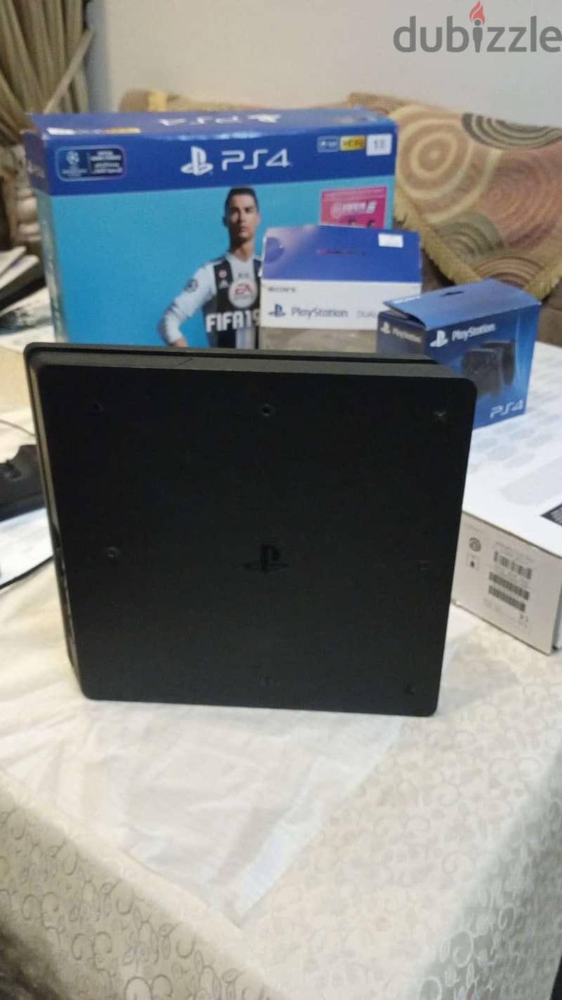 Playstation 4 slim 2