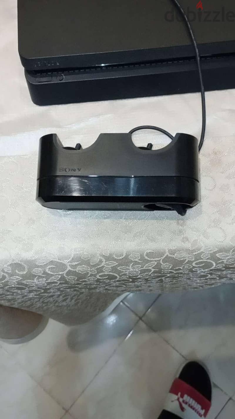 Playstation 4 slim 9