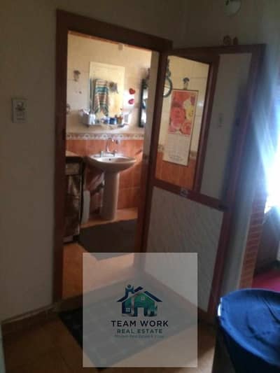 Apartment 84 sq m, District 11, Block 4, located in the middle of Al-Qism Street, overlooking the villa district, District 10, fifth floor