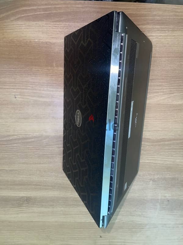 Dell 5560 1