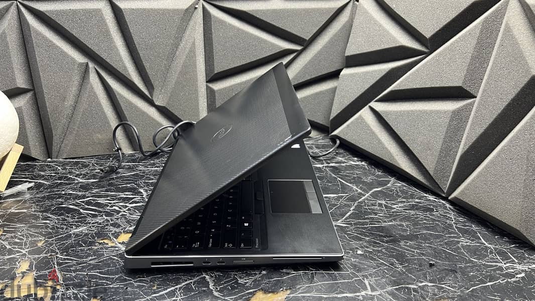 Dell Precision 7530 1
