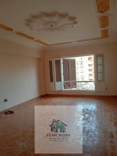 For rent: Family apartment on the second floor in District 13 - prime location and excellent price