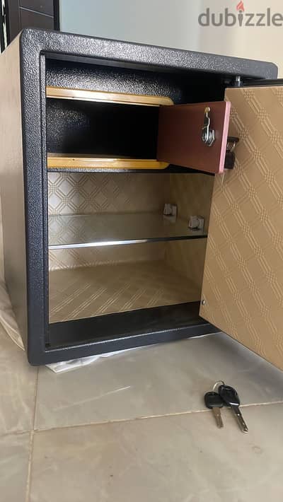 خزينة نصف مصفحة Safe, Half armored