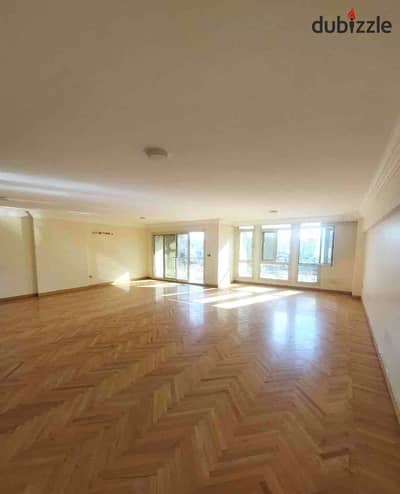 شقة للايجار السكنى 220م / سموحة خطوات من شارع البرت الاول مبانى حديثة مطلات مفتوحة