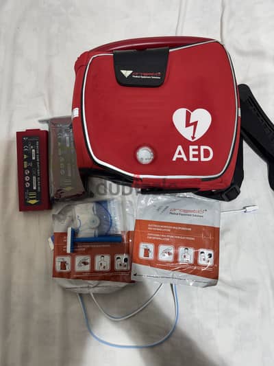 Philips AED Defibrillatorجهاز صدمات كهربائيه محمول  كسر زيزو