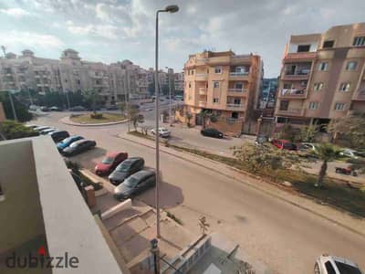 شقة مميزة بسعر لقطة 200متر بالحى التامن باسانسير متشطبة فيو مفتوح