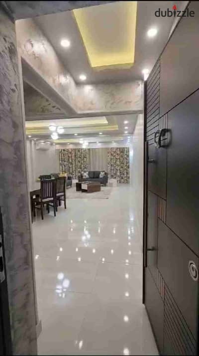 شقه الإيجار مفروشه ميدان لبنان بجوار كل الخدمات