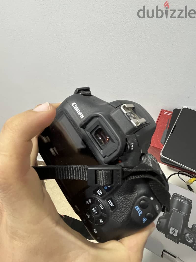 Canon 2000 D 1