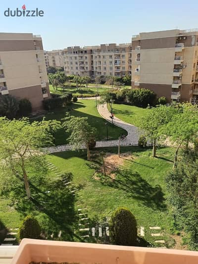 فرصة مميزة جدا للبيع بالفرش والاجهزة بفيو وايد جاردن طلعت مصطفى خالصة بجوار الاستريب مول