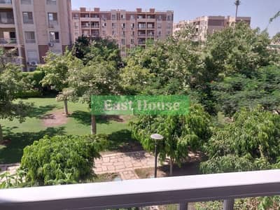 شقة للبيع 96م تشطيبات خاصة – دور مميز متكرر – B7 - بجوار الخدمات بالفرش و الاجهزه