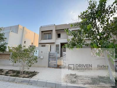 استلام فوري فيلا مستقله 760م  جولف فيو للبيع في كمبوند جولف فيوز بالم هيلز Golf Views Palm Hills Compound جولف اكستينشن 6اكتوبر الجيزه
