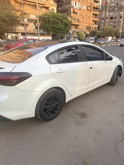 كيا سيراتو 2018 + سائق