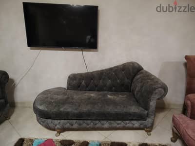 انتريه للبيع استعمال نضيف كابتونيه قطيفه رمادىى كشمير كنبه وفوتيه و2
