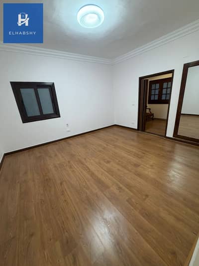 With parquet flooring, 180 sq m apartment for rent in the Arab League Street area of ​​Mohandessin.
