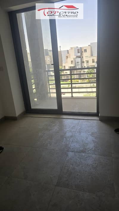 شقه لقطه للبيع B8 دور رابع
