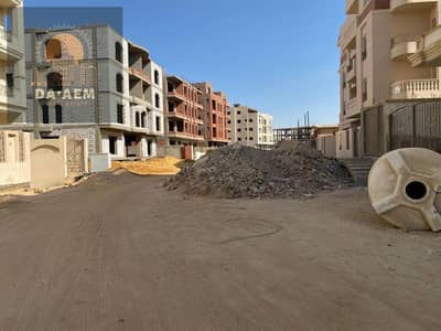 ارض للبيع واجهه تاني نمرة من فاصل قريبة من الخدمات في شمال الرحاب التجمع الاول - القاهره الجديدة