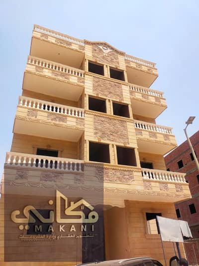 فرصه قويه للسكن او للاستثمار شقه 140م دور ثالث العماره ناصيه ممر علي بعد خطوات من كمبوند شرطه