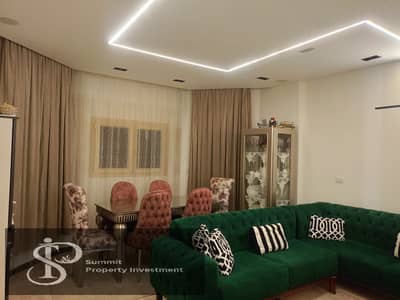 شقة بالمجاورة 11 دور خامس مساحة 125 متر