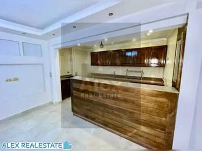 للايجار السكني في سموحه شارع فوزي معاذ مطبخ بدواليب