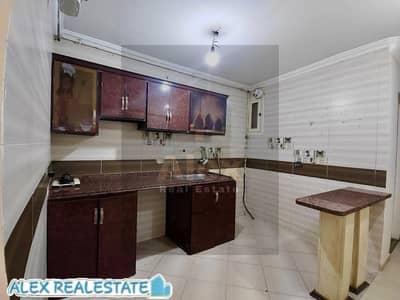 للإيجار السكني في سموحه بدواليب المطبخ