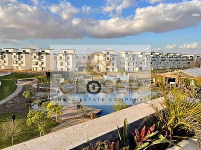 للبيع Sky Villa بأطلاله مباشره ع ال Pool بكمبوند ماونتن فيو Greek View قسط ع 14سنه