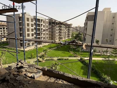 شقة موقع و فيو متميز للبيع في مدينتي متشطبة  B12 استلام بعد 6 شهور