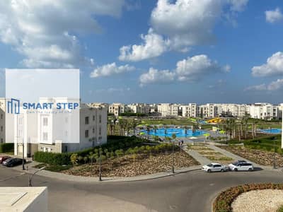 بنتهاوس بحري مفروشة بالتكيفات فيو علي حمام السباحة للبيع في أمواج الساحل الشمالي - Amwaj