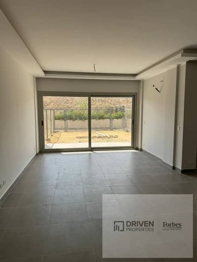 استلام فوري تاون هاوس متشطب بالكامل للبيع في بالم باركس بالم هيلز Palm Parks Palm Hills ذا كراون 6 اكتوبر الجيزه