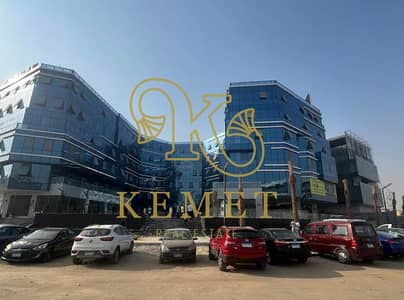  عيادة للبيع بمول Kernel التجمع!   استلام فوري، متشطبة بالتكييفات. ثاني نمرة من التسعين الشمالي ومجمع المستشفيات. السعر: 9,000,000 ج  مقدم 50%