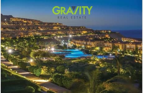 A fully furnished hotel studio apartment in Ain Sokhna Hills, complete with air conditioning and a kitchen, directly on the sea, available with instal