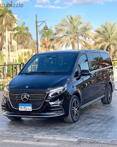 إيجار مرسيدس فيانو VIP حديثة مكيفة | ليموزين مطار القاهرة والرحلات